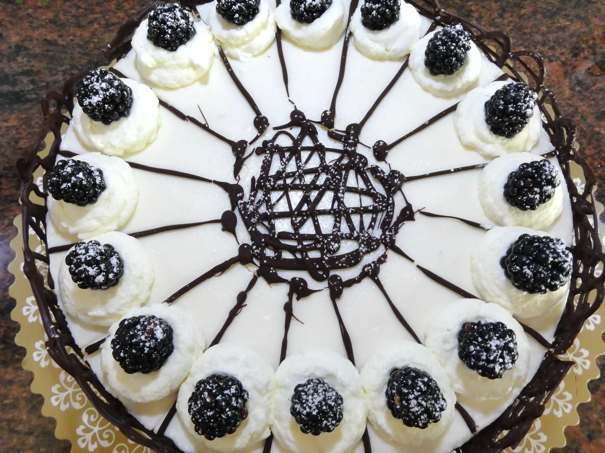 Biskuit:   JOGHURT ~ SAHNE ~ TORTE (24cm) - Rezept - Bild Nr. 15