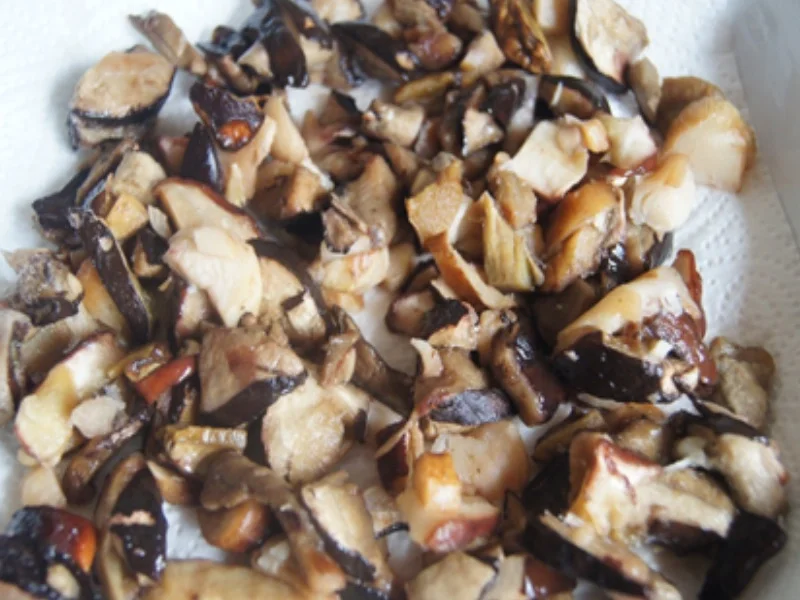 Rezept: Steinpilz-Omelett mit Rahmspinat und Drillingen Bild Nr. 3 Steinpilz-Omelett mit Rahmspinat und Drillingen - Rezept - Bild Nr. 3