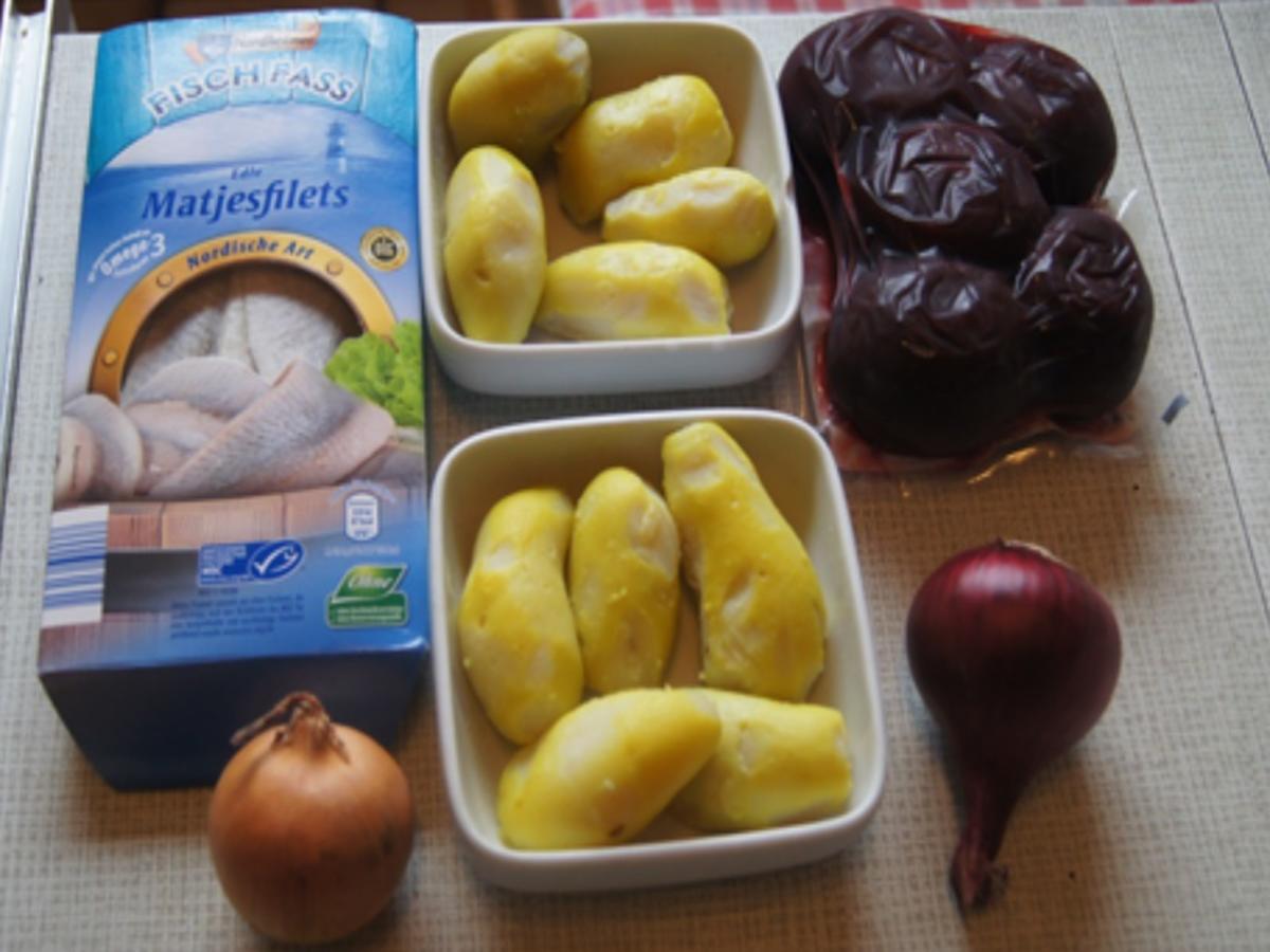 Matjesfilet mit Bratkartoffeln und Rote-Bete-Salat - Rezept - Bild Nr. 3
