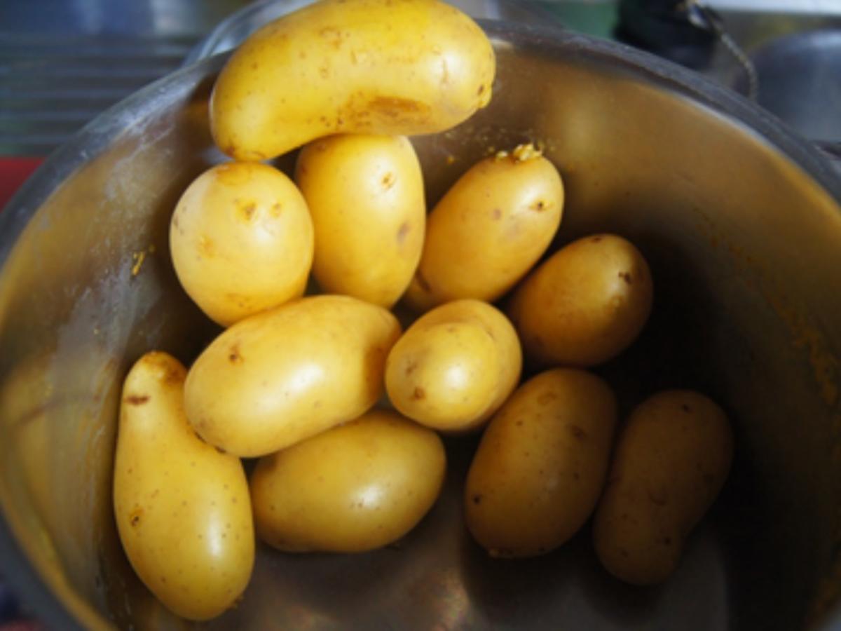 Matjesfilet mit Bratkartoffeln und Rote-Bete-Salat - Rezept - Bild Nr. 5