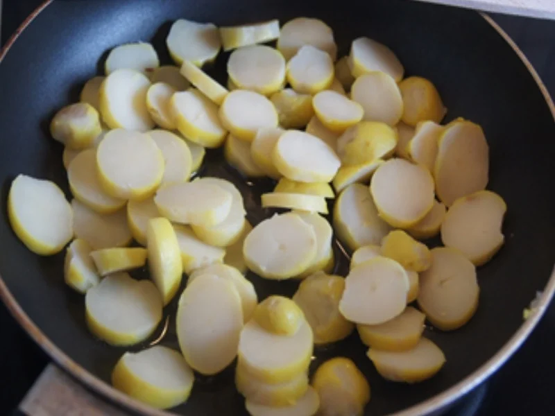 Matjesfilet mit Bratkartoffeln und Rote-Bete-Salat - Rezept - Bild Nr. 9