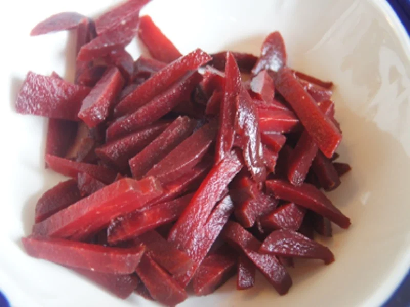 Matjesfilet mit Bratkartoffeln und Rote-Bete-Salat - Rezept - Bild Nr. 13