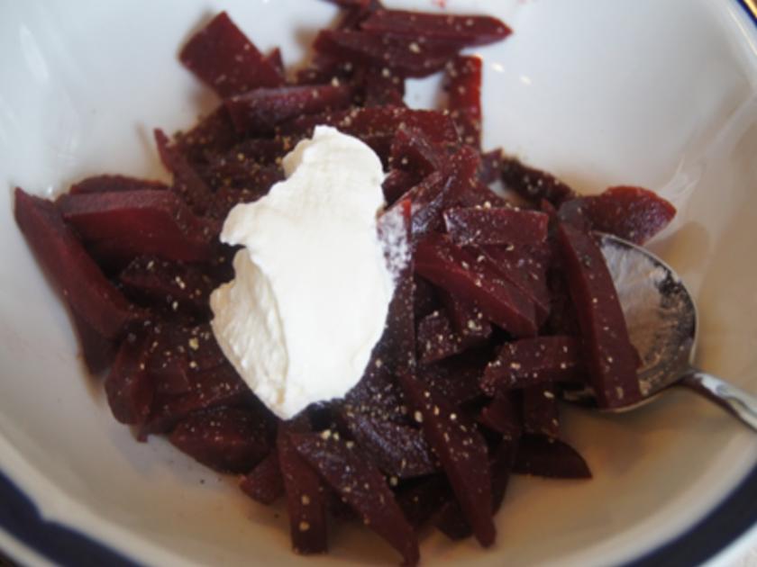 Matjesfilet mit Bratkartoffeln und Rote-Bete-Salat - Rezept - kochbar.de