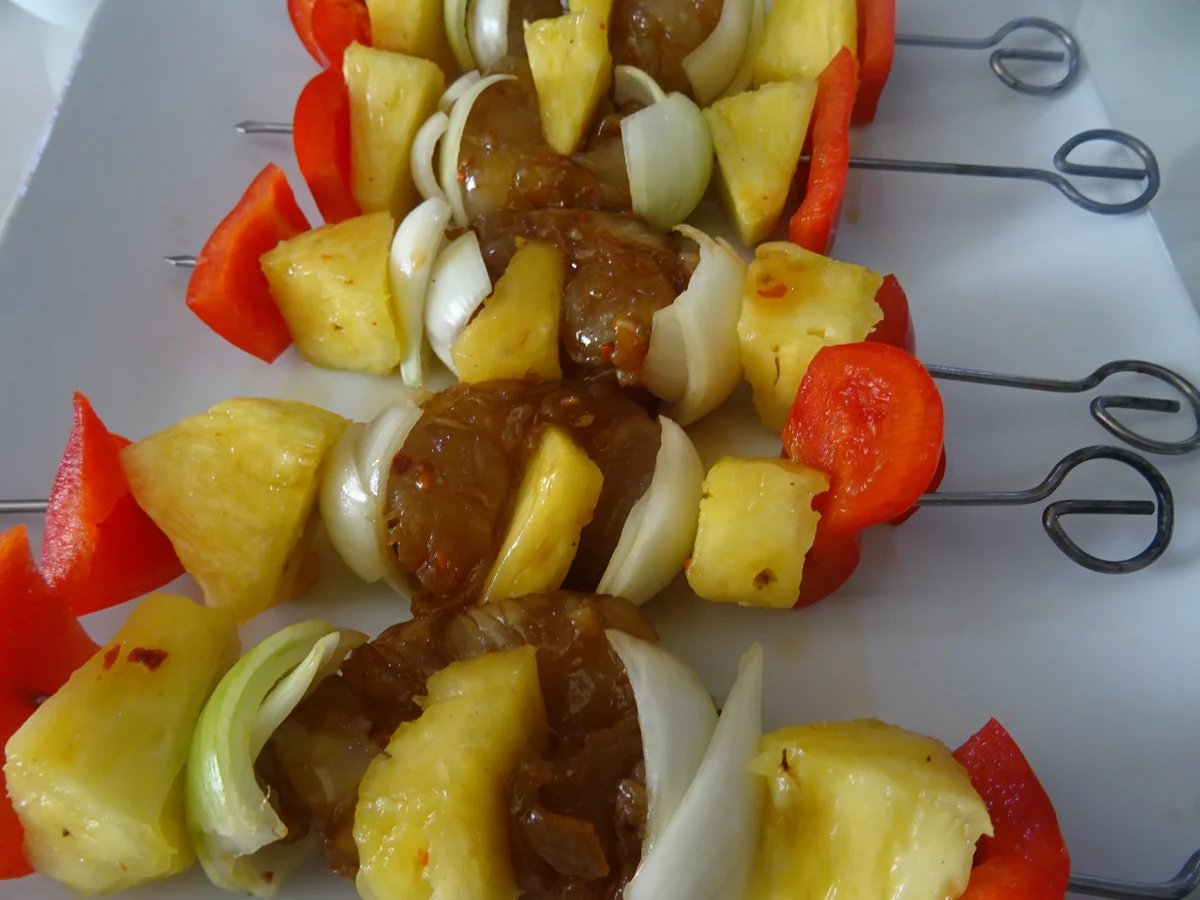 Garnelen-Spieße mit fruchtig-asiatischem Salat und gebratenen Eier-Nudeln - Rezept - Bild Nr. 5