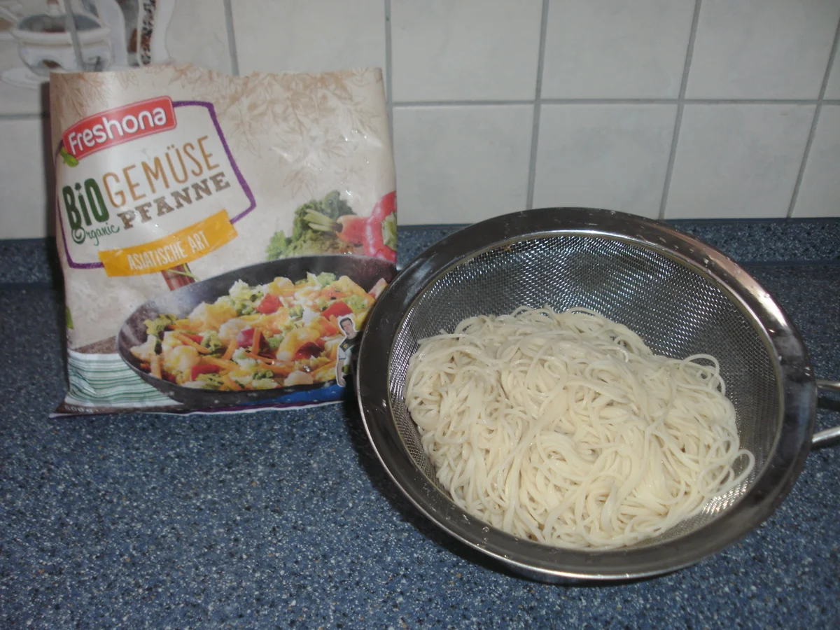 Rezept: Mie-Nudeln mit Gemüse Bild Nr. 5 Mie-Nudeln mit Gemüse - Rezept - Bild Nr. 5