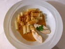 Hühnerbrüstchen a la James Bond mit Wermut-Thymian-Soße und Rigatoni - Rezept