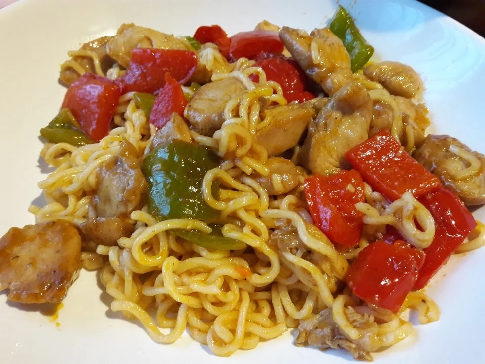 Rezept: Nudeln Süss-sauer mit Hähnchenfleisch Bild Nr. 2 Nudeln Süss-sauer mit Hähnchenfleisch - Rezept - Bild Nr. 2