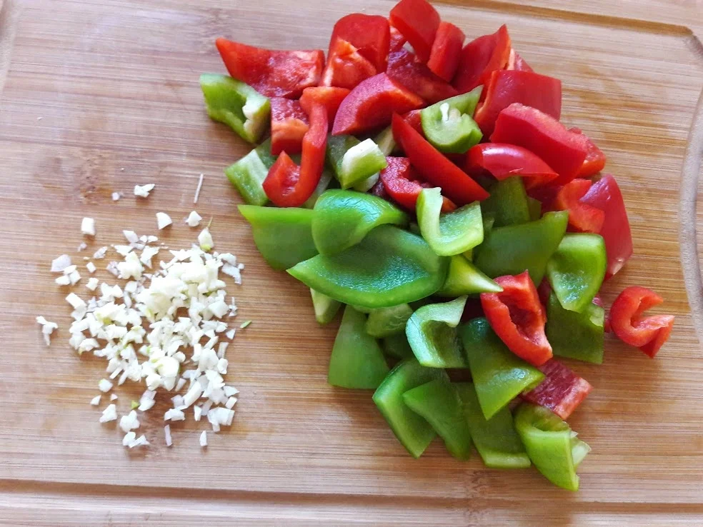 Rezept: Nudeln Süss-sauer mit Hähnchenfleisch Bild Nr. 5 Nudeln Süss-sauer mit Hähnchenfleisch - Rezept - Bild Nr. 5