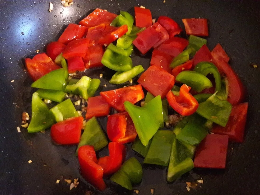 Rezept: Nudeln Süss-sauer mit Hähnchenfleisch Bild Nr. 10 Nudeln Süss-sauer mit Hähnchenfleisch - Rezept - Bild Nr. 10