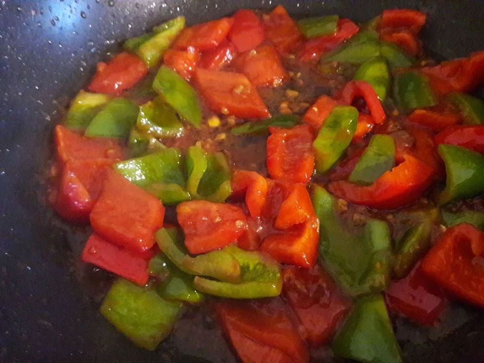 Rezept: Nudeln Süss-sauer mit Hähnchenfleisch Bild Nr. 11 Nudeln Süss-sauer mit Hähnchenfleisch - Rezept - Bild Nr. 11