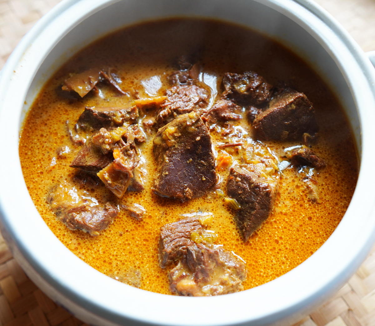 Geschmorter Wasserbüffel in würziger Kokossauce – Rendang Kerbau - Rezept - Bild Nr. 2