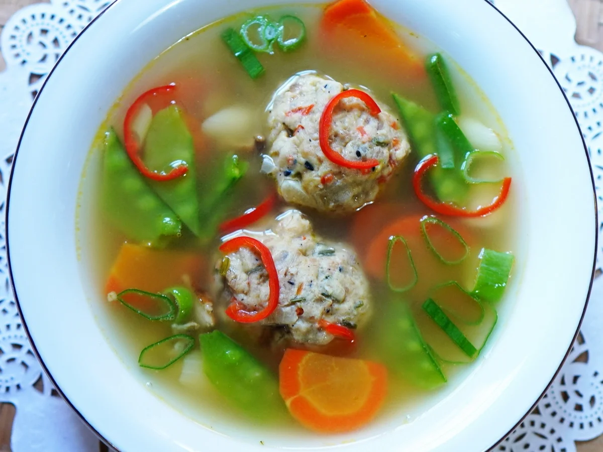 Schwäbische Brezenknödelsuppe mit Gemüse - Rezept - Bild Nr. 2