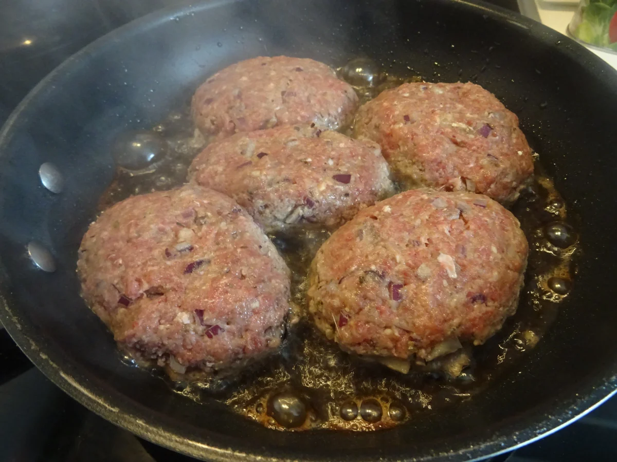 Rezept: Djuvec Reis mit Bifteki Bild Nr. 3 Djuvec Reis mit Bifteki - Rezept - Bild Nr. 3