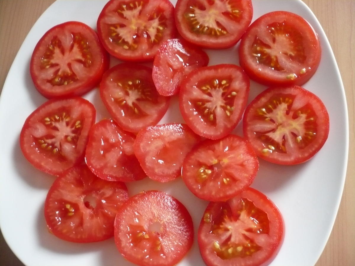 Gebackener Mozzarella mit Pesto - Tomaten - Rezept - kochbar.de