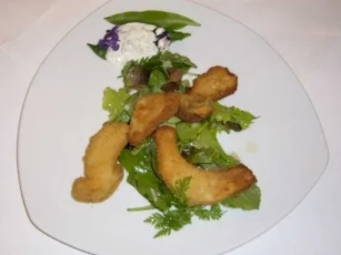 Steinpilze an Salat- und Kräuterblättchen - Rezept