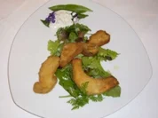 Steinpilze an Salat- und Kräuterblättchen - Rezept