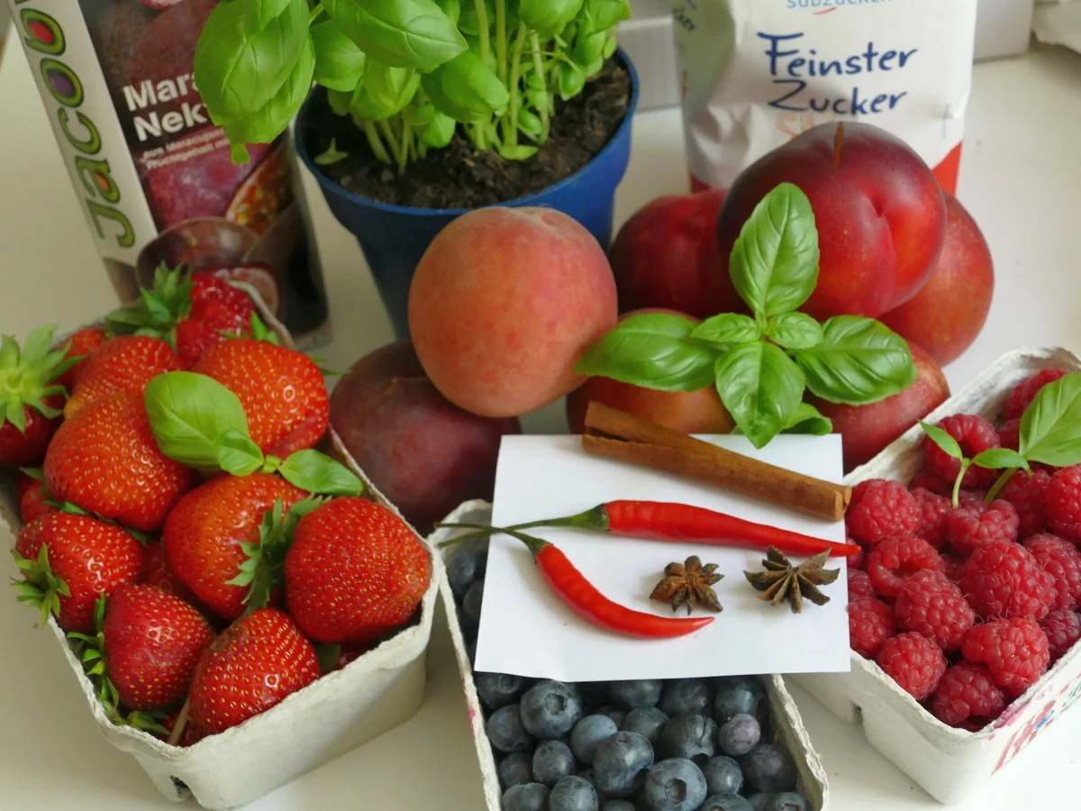 Obstsalat mit Chili-Maracuja-Dressing - Rezept - Bild Nr. 2