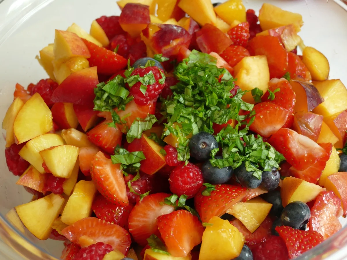 Obstsalat mit Chili-Maracuja-Dressing - Rezept - Bild Nr. 4
