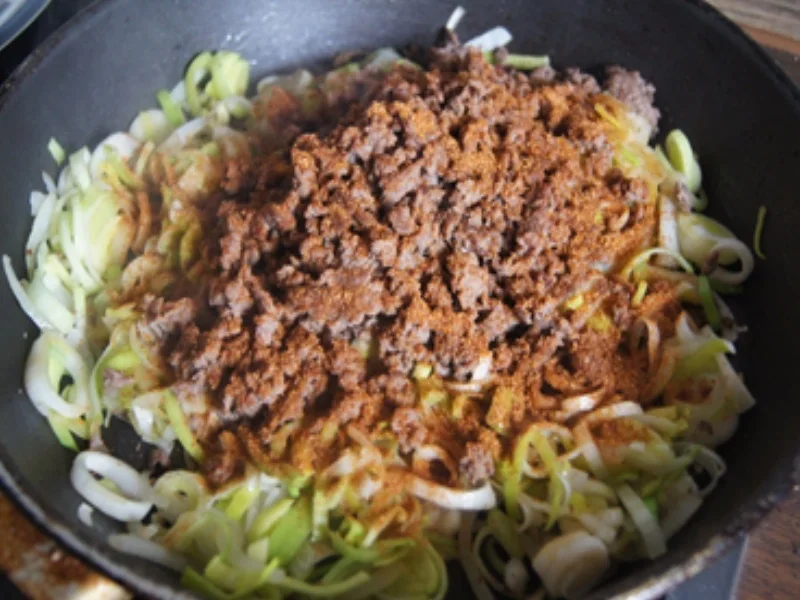 Rinderhackfleisch-Lauch-Pfanne mit Kartoffelstampf-Rösti - Rezept - Bild Nr. 9