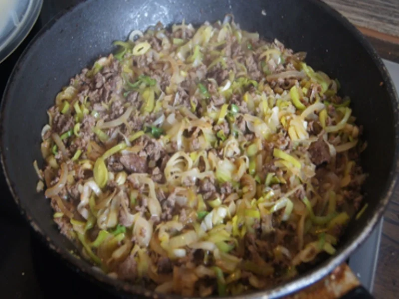 Rinderhackfleisch-Lauch-Pfanne mit Kartoffelstampf-Rösti - Rezept - Bild Nr. 11