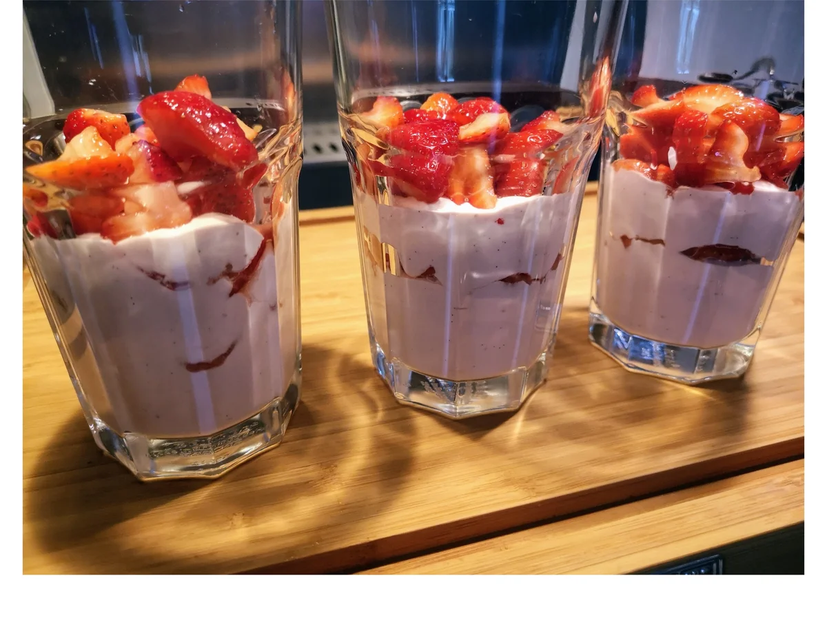 Rezept: BiNe` S ERDBEER - QUARK - DESSERT Bild Nr. 2 BiNe` S ERDBEER - QUARK - DESSERT - Rezept - Bild Nr. 2