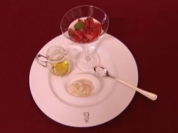 Champagnererdbeeren, Vanilleeis mit Olivenöl und Meersalz (Tobey Wilson) - Rezept
