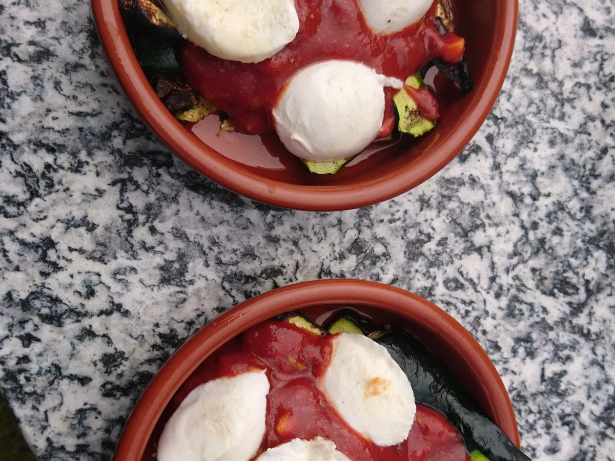 Gratinierte Zucchini überbacken mit feuriger Tomaten-Käse Sosse. BBQ - Rezept - Bild Nr. 5