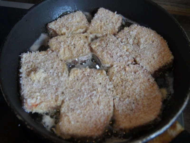 Gebratener Leberkäse mit Erbsen-Möhren-Gemüse und Kartoffeln - Rezept - Bild Nr. 4