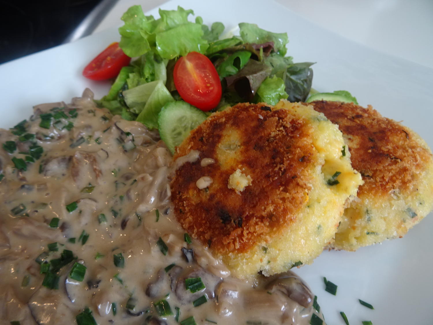 Pilz Ragout Mit Crossen Kartoffel Pflanzerl Rezept Kochbar De