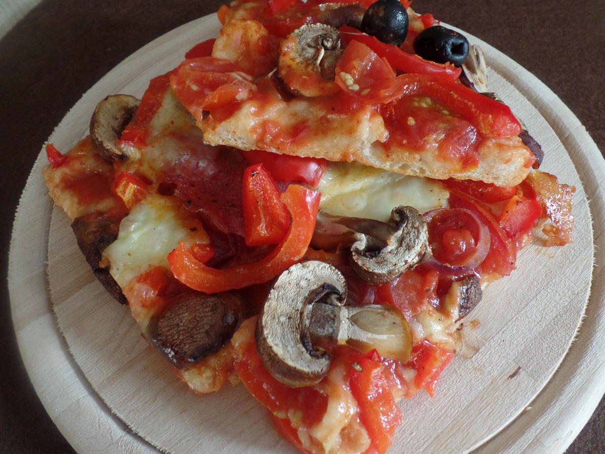 Pizza-Salami mit Gemüse und Oliven - Rezept - Bild Nr. 10813