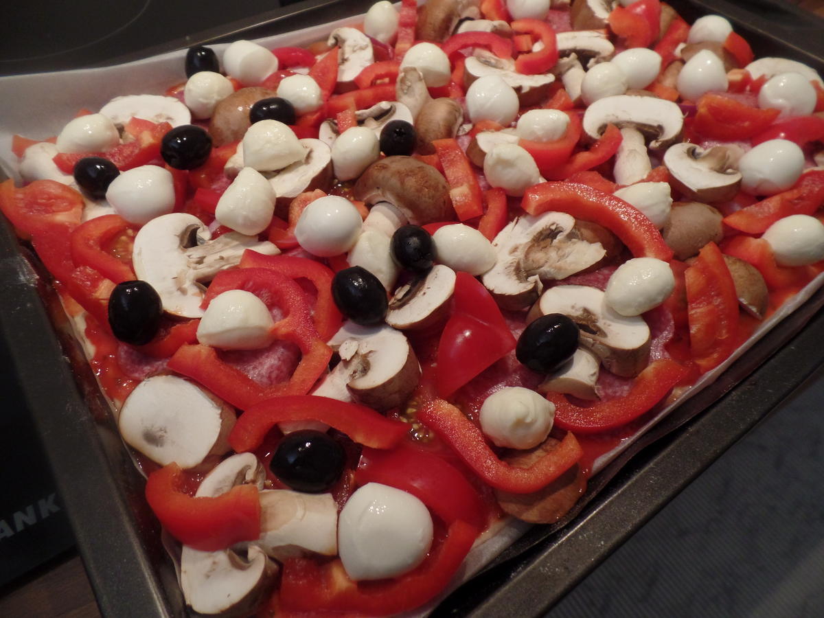Pizza-Salami mit Gemüse und Oliven - Rezept - Bild Nr. 10817