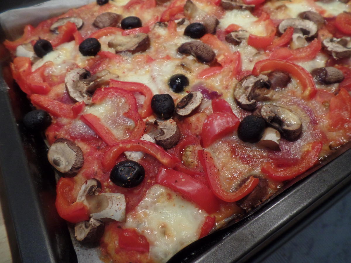 Pizza-Salami mit Gemüse und Oliven - Rezept - Bild Nr. 10818