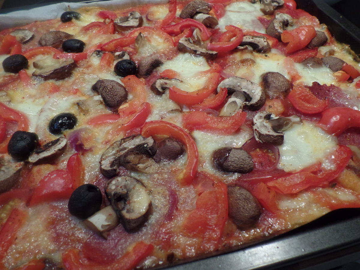 Pizza-Salami mit Gemüse und Oliven - Rezept - Bild Nr. 10819