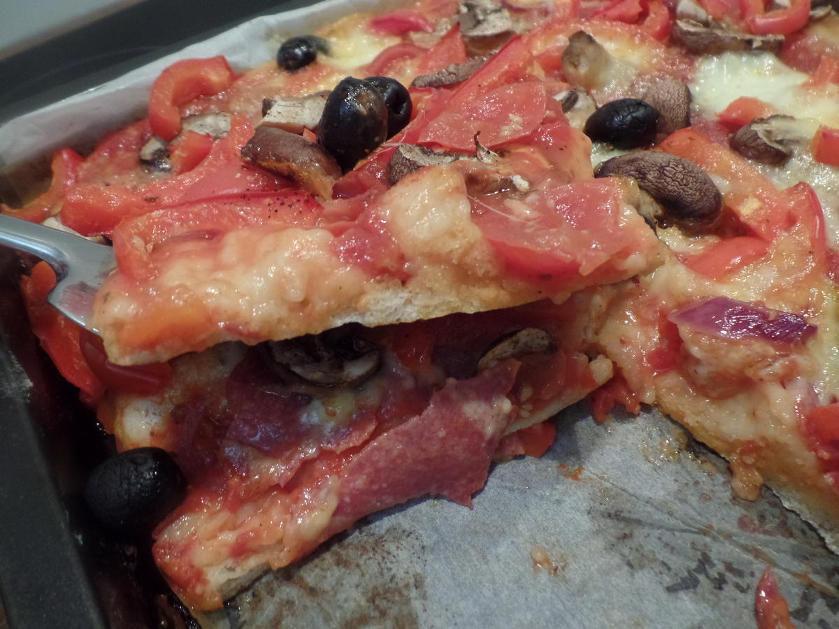 Pizza-Salami mit Gemüse und Oliven - Rezept - Bild Nr. 10820