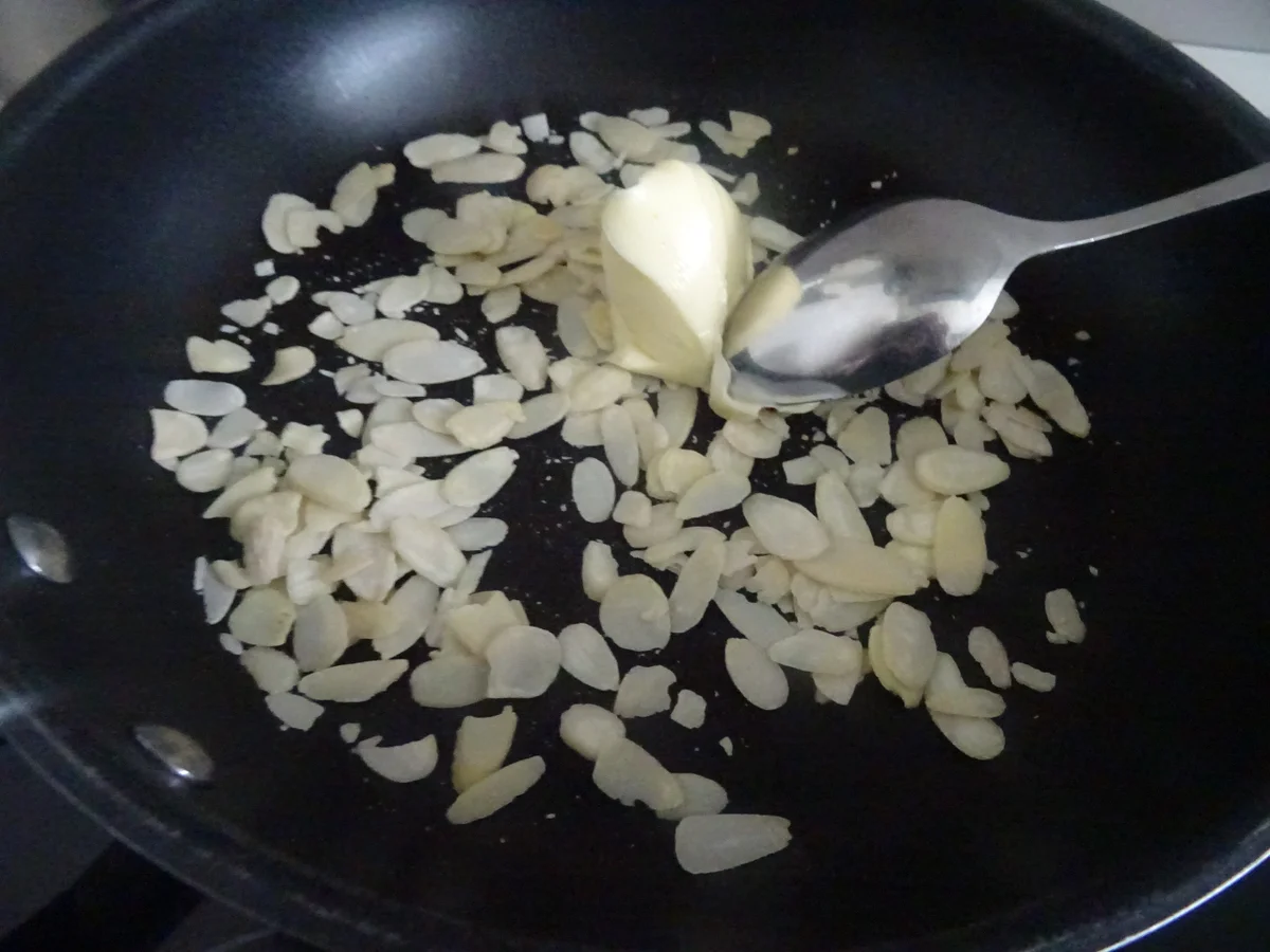 Doraden-Filets "Müllerinnen-Art" mit Kartoffel-Speck-Salat - Rezept - Bild Nr. 3