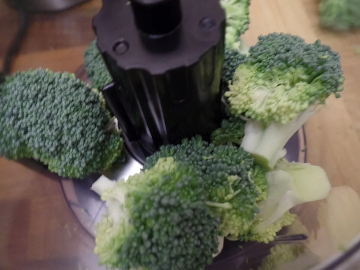 Gemüse-Frikadellen auf Gurken-Rucola-Salat - Rezept - Bild Nr. 10814