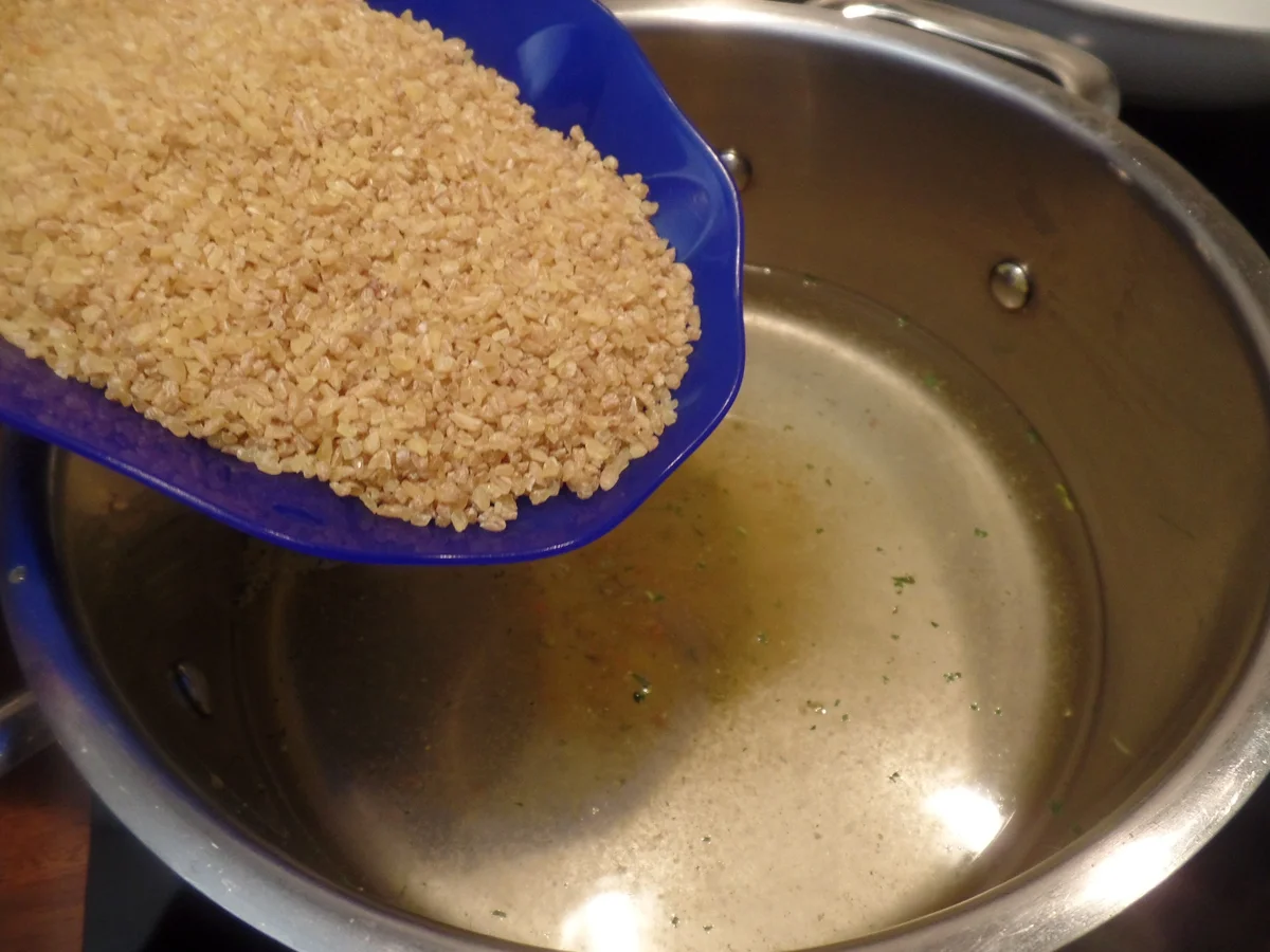 Gemüse-Frikadellen auf Gurken-Rucola-Salat - Rezept - Bild Nr. 10816