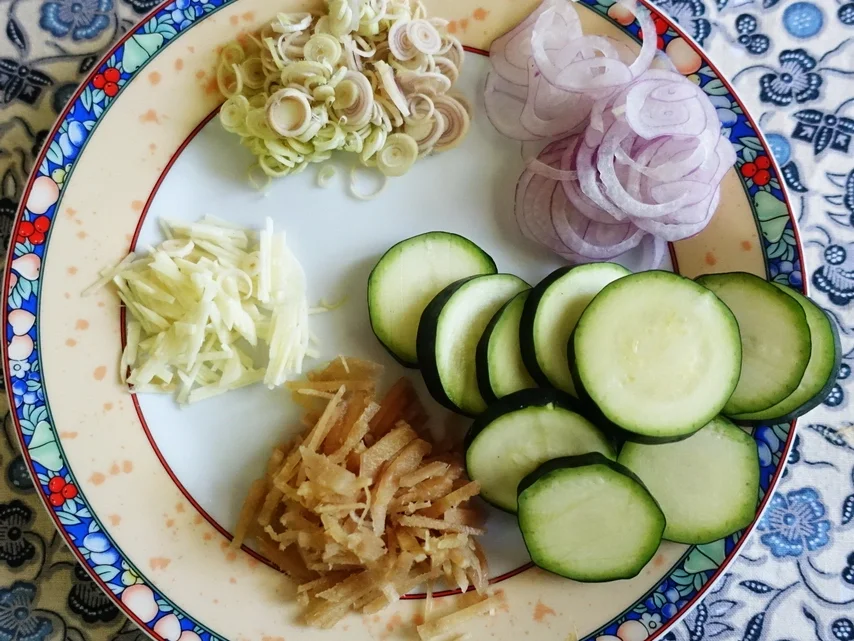 Schweinefleisch Szechuan-Art mit knusprigen Nudeln - Rezept - Bild Nr. 4