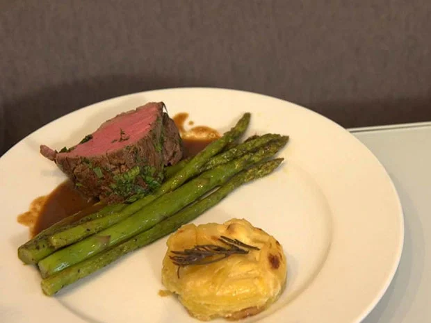 Rinderfilet mit grünem Spargel und Kartoffelgratin - Rezept - Bild Nr. 2