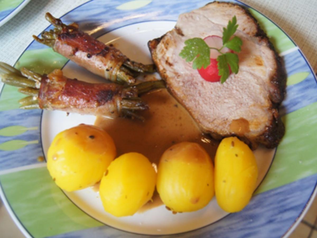 Gegrillter Schweinenacken mit Sauce, Schinken-Buschbohnen und Drillingen - Rezept - Bild Nr. 2