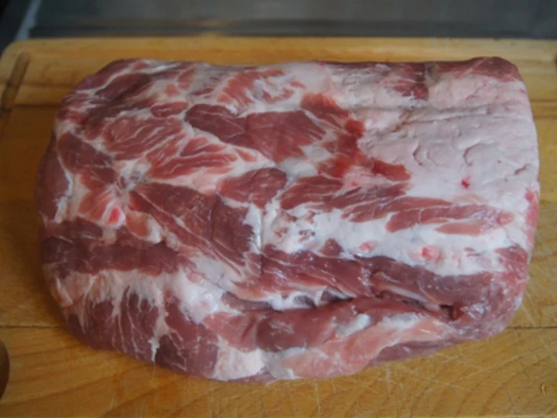 Rezept: Gegrillter Schweinenacken mit Sauce, Schinken-Buschbohnen und Drillingen Bild Nr. 4 Gegrillter Schweinenacken mit Sauce, Schinken-Buschbohnen und Drillingen - Rezept - Bild Nr. 4