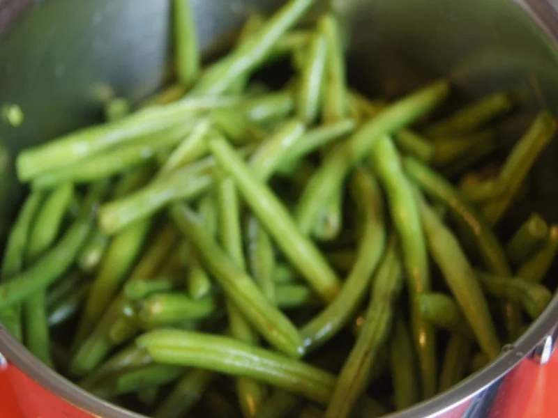 Rezept: Gegrillter Schweinenacken mit Sauce, Schinken-Buschbohnen und Drillingen Bild Nr. 16 Gegrillter Schweinenacken mit Sauce, Schinken-Buschbohnen und Drillingen - Rezept - Bild Nr. 16