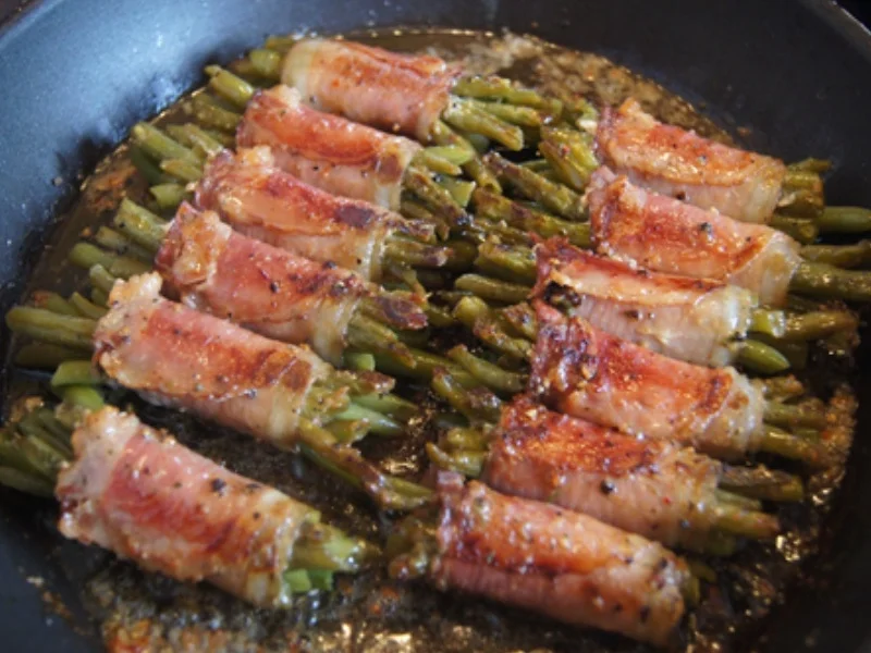 Rezept: Gegrillter Schweinenacken mit Sauce, Schinken-Buschbohnen und Drillingen Bild Nr. 20 Gegrillter Schweinenacken mit Sauce, Schinken-Buschbohnen und Drillingen - Rezept - Bild Nr. 20