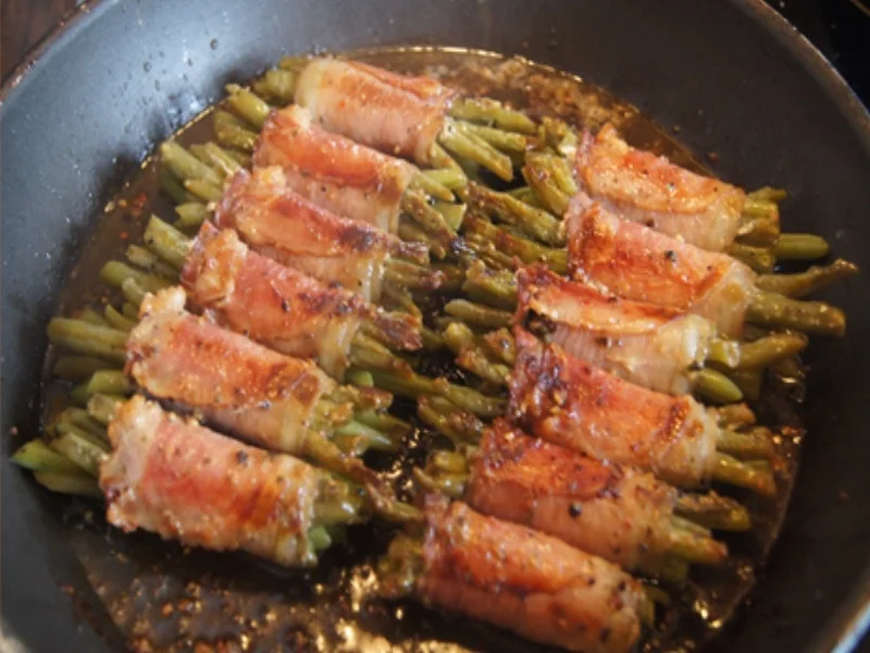 Rezept: Gegrillter Schweinenacken mit Sauce, Schinken-Buschbohnen und Drillingen Bild Nr. 22 Gegrillter Schweinenacken mit Sauce, Schinken-Buschbohnen und Drillingen - Rezept - Bild Nr. 22