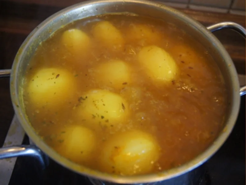 Rezept: Gegrillter Schweinenacken mit Sauce, Schinken-Buschbohnen und Drillingen Bild Nr. 24 Gegrillter Schweinenacken mit Sauce, Schinken-Buschbohnen und Drillingen - Rezept - Bild Nr. 24