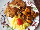 Schnitzel XXL mit Champignons und Kartoffelstampf - Rezept - Bild Nr. 10894