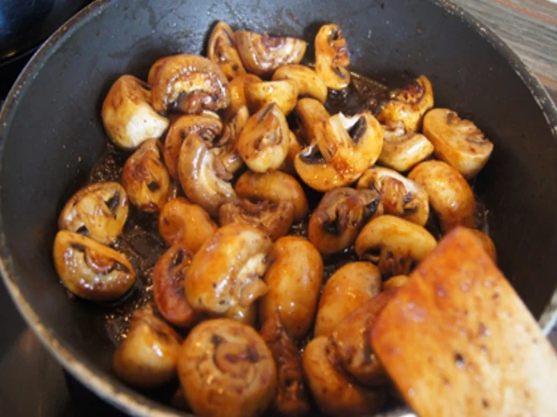 Rezept: Schnitzel XXL mit Champignons und Kartoffelstampf Bild Nr. 10903 Schnitzel XXL mit Champignons und Kartoffelstampf - Rezept - Bild Nr. 10903