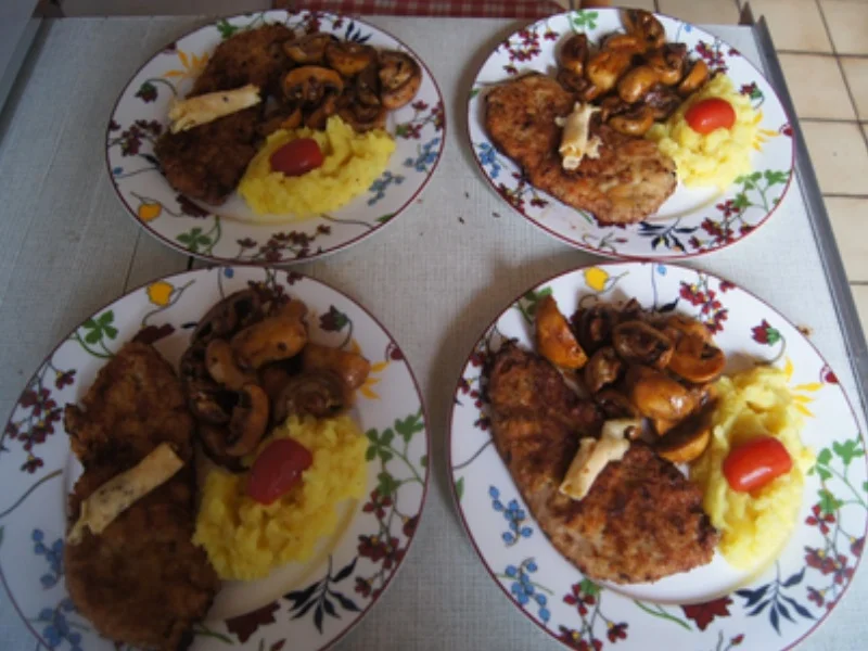 Rezept: Schnitzel XXL mit Champignons und Kartoffelstampf Bild Nr. 10904 Schnitzel XXL mit Champignons und Kartoffelstampf - Rezept - Bild Nr. 10904