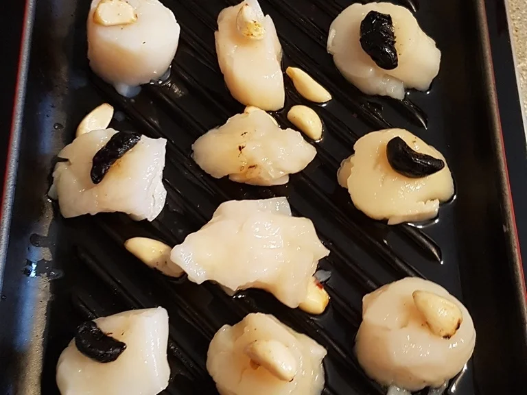 Jacobsmuschel - Riesengarnele- Wildlachs- Salat- und "Beurre de Corail" - Rezept - Bild Nr. 4