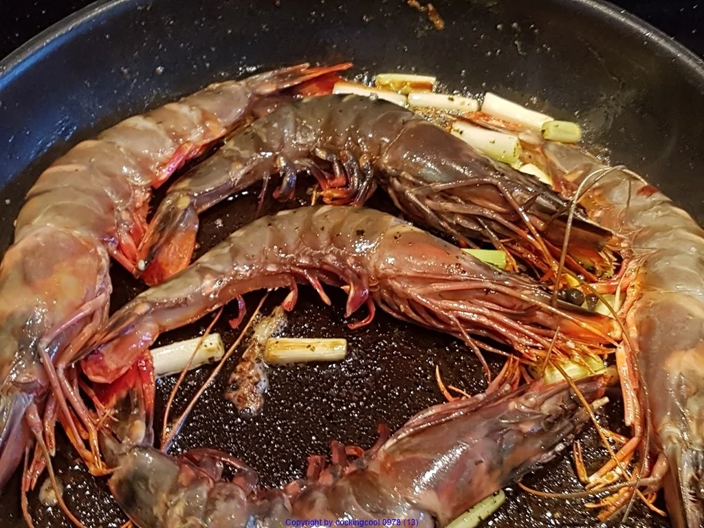 Jacobsmuschel - Riesengarnele- Wildlachs- Salat- und "Beurre de Corail" - Rezept - Bild Nr. 6